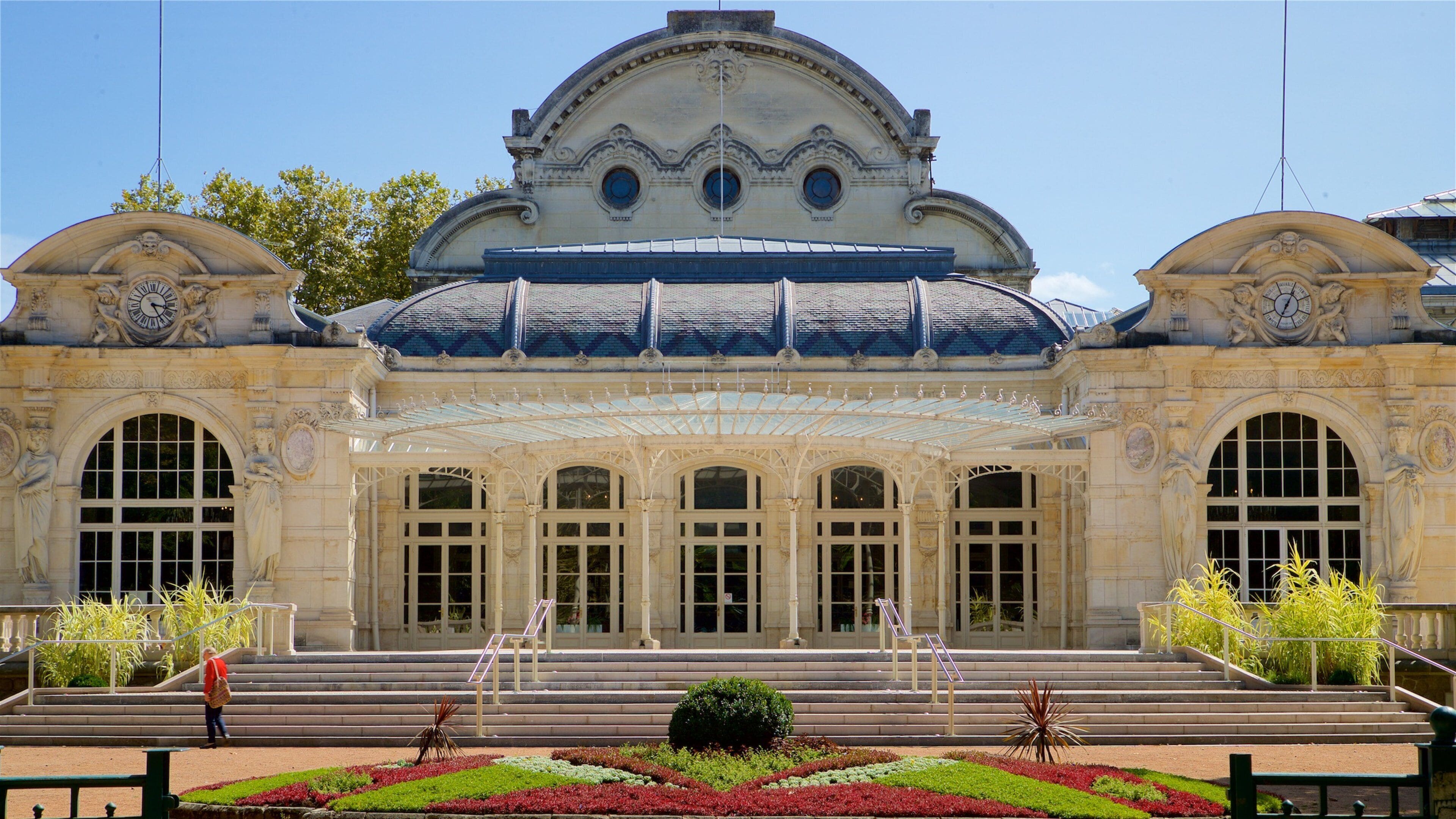 Vichy featuring heritage architecture, a park and flowers