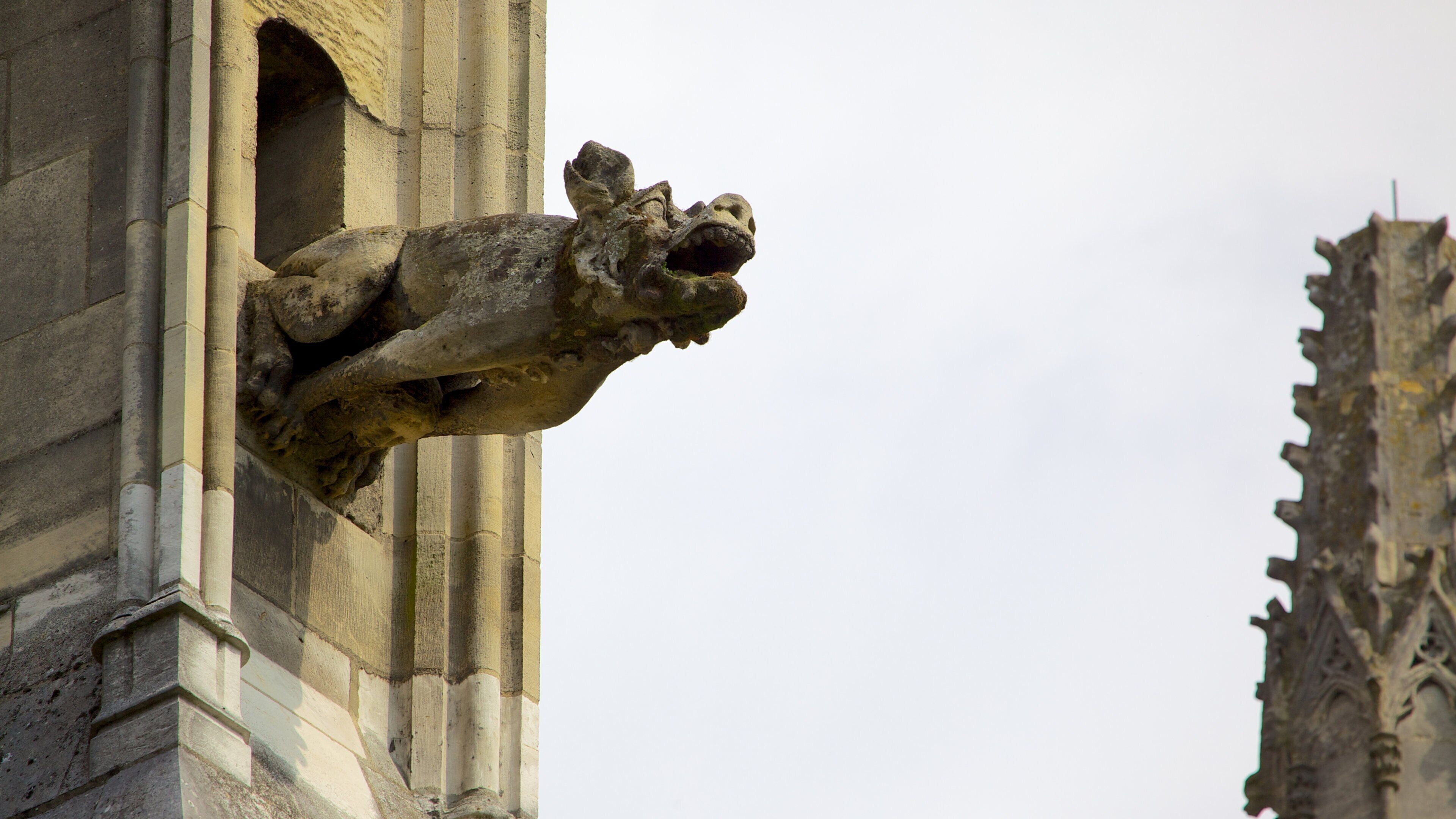 Abdijkerk van Saint-Ouen in Rouen toont een kerk of kathedraal