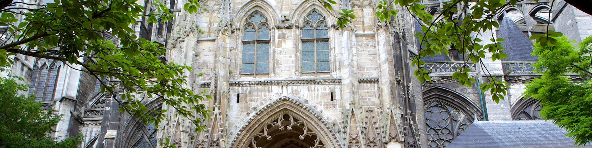 Ăglise de Saint-Ouen mettant en vedette Ă©glise ou cathĂ©drale