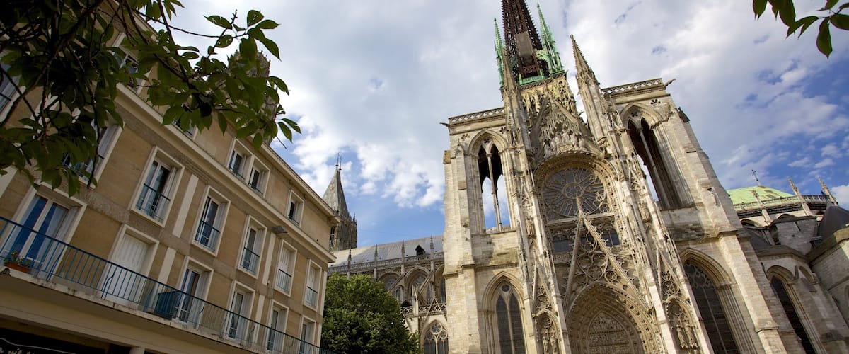 Catedral de Rouen mostrando una iglesia o catedral, patrimonio de arquitectura y elementos del patrimonio