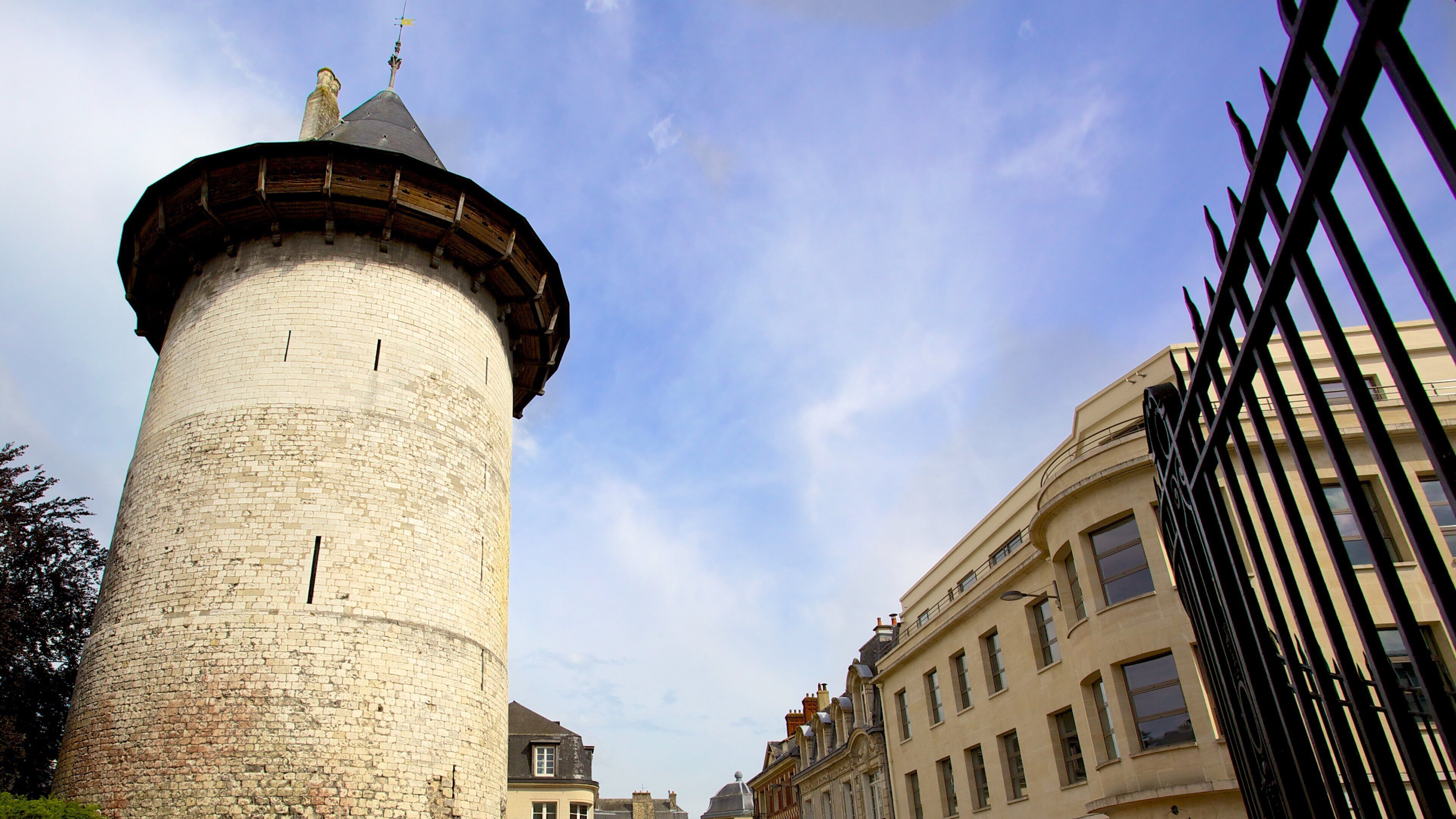 Quartier Vieux Marché-Cathédrale showing heritage elements