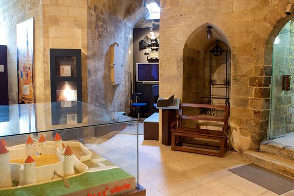 Tour Jeanne d\'Arc which includes interior views