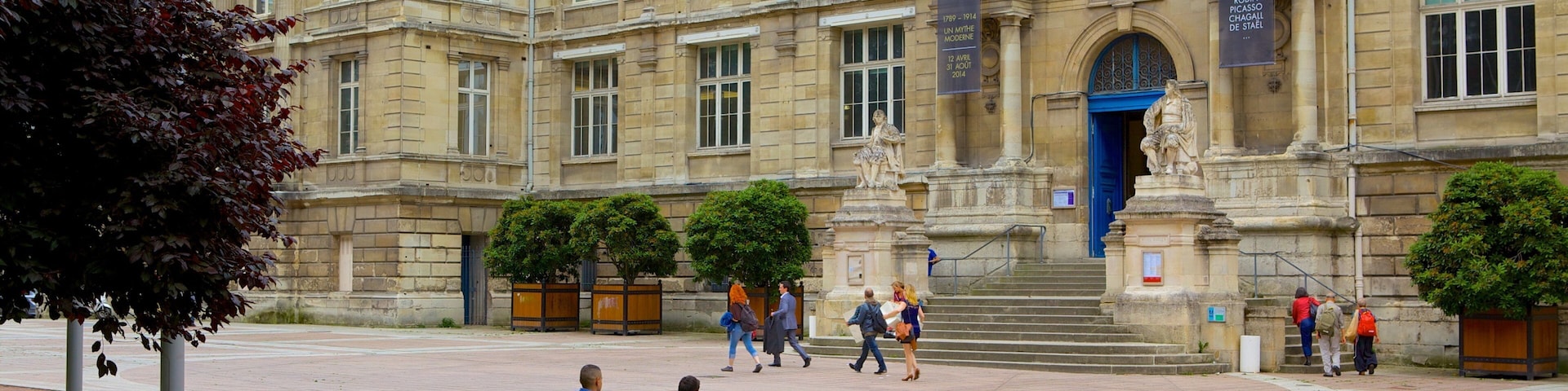 Musee des Beaux-Arts which includes heritage architecture