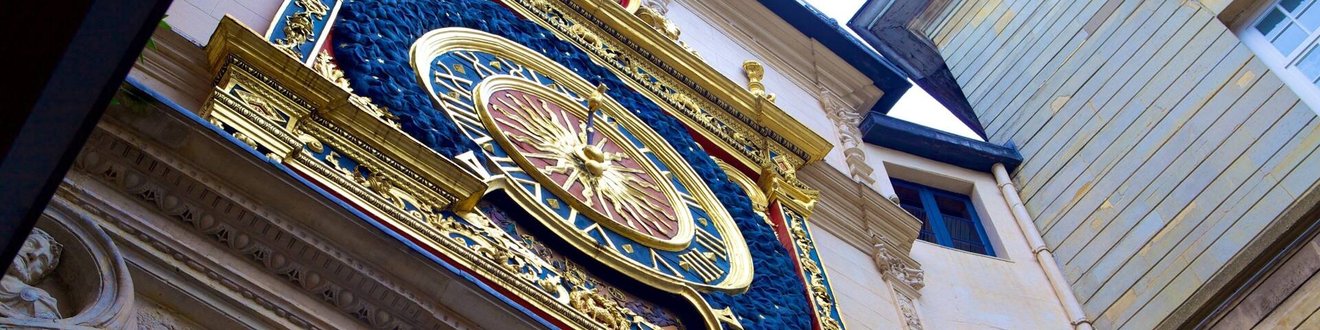 Gros Horloge showing heritage architecture