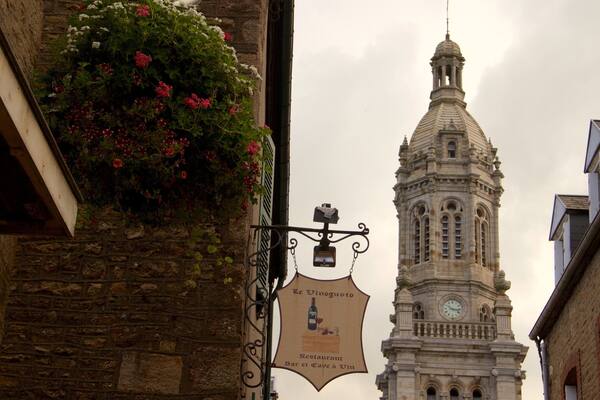 Basilique Saint-Gervais qui includes patrimoine historique et patrimoine architectural