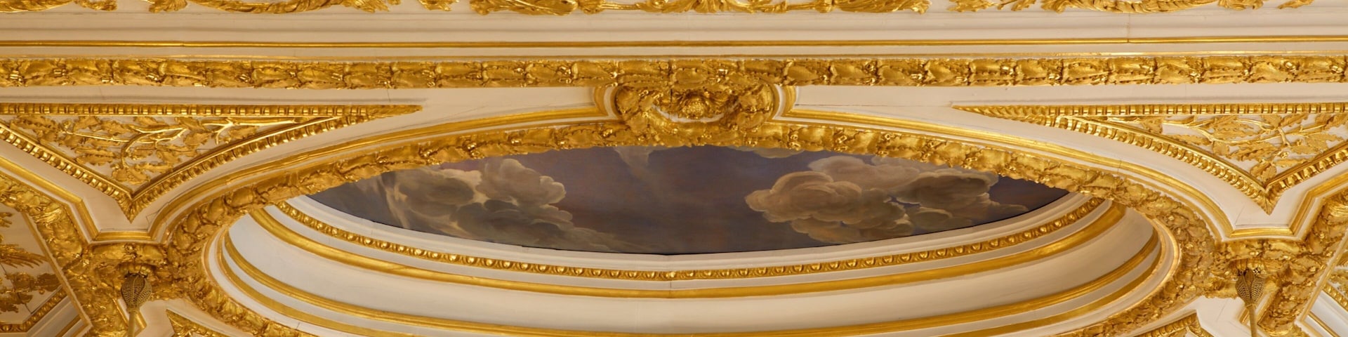 ParlamentsgebÀude welches beinhaltet Geschichtliches und Kunst