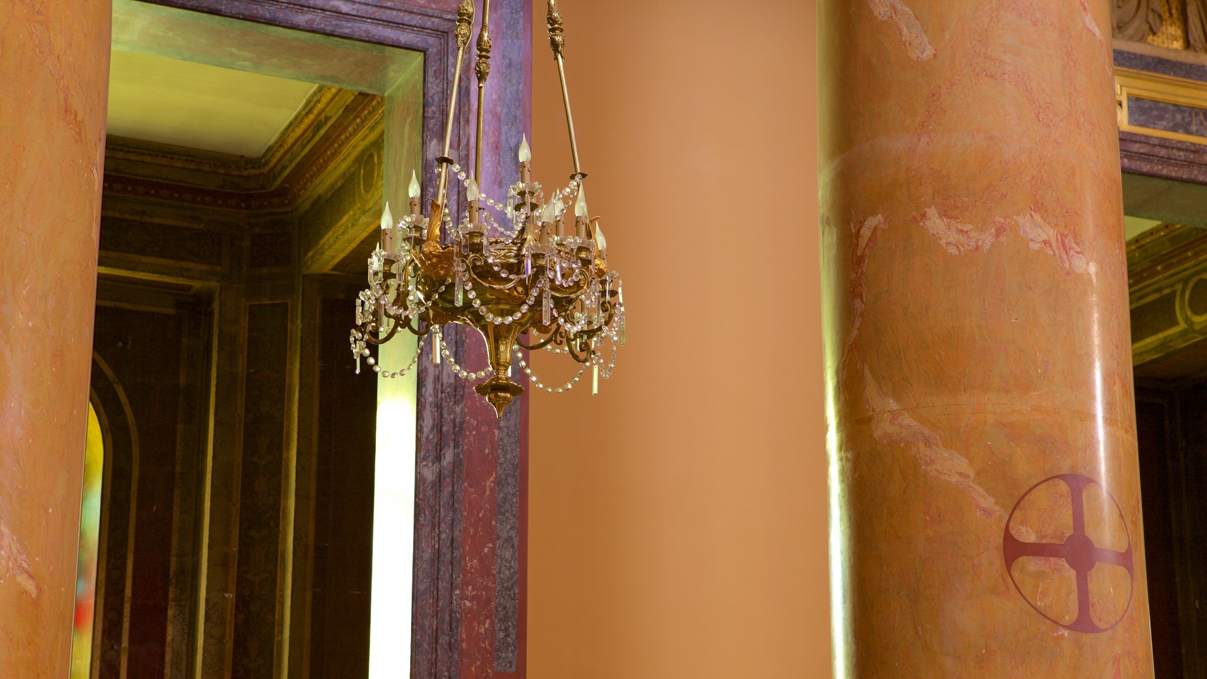 Catedral de Rennes caracterizando vistas internas