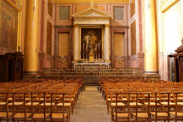 Cathédrale de Rennes mettant en vedette vues intérieures et église ou cathédrale