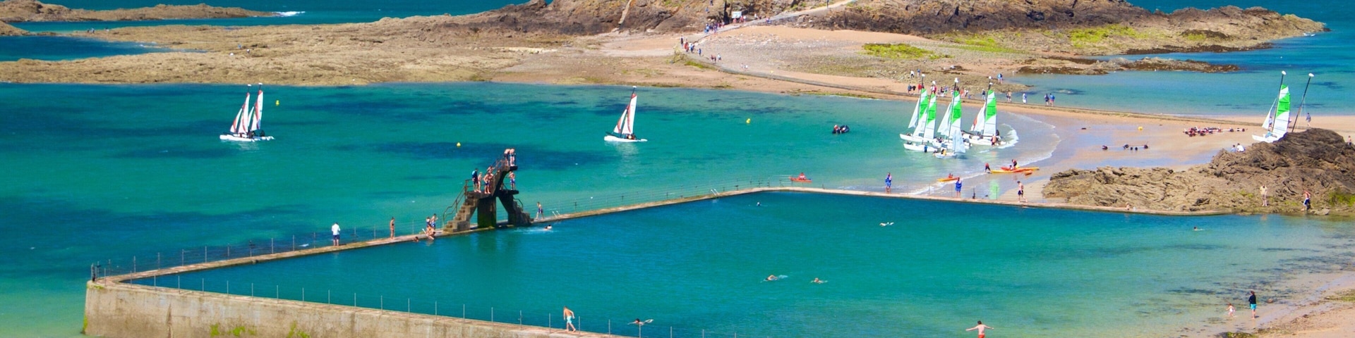 Praia de St. Malo que inclui paisagens litorâneas
