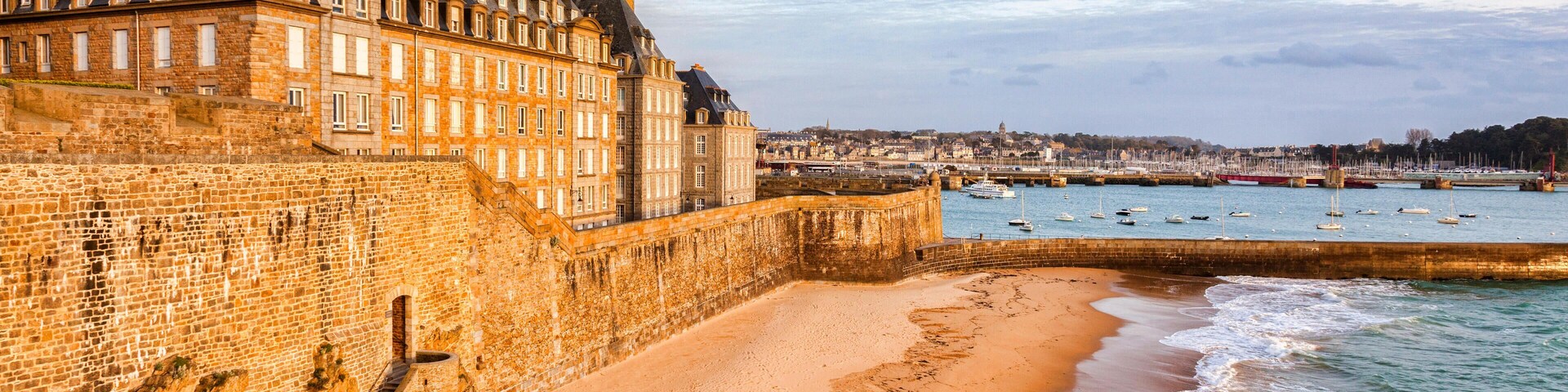 P9101Y Saint-Malo, Brittany, France, and its beach and harbour.