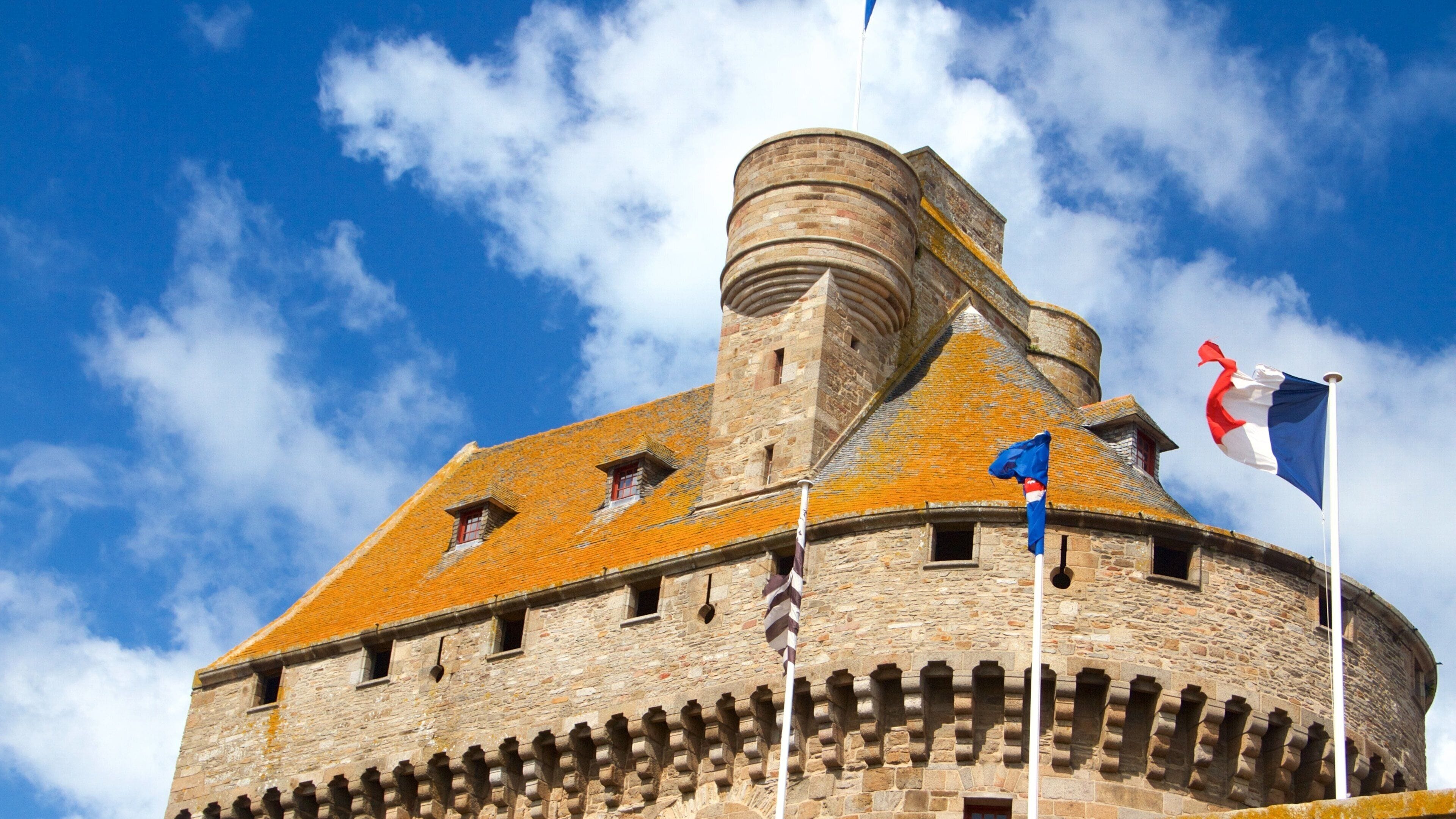 Musee d\'Histoire featuring heritage elements