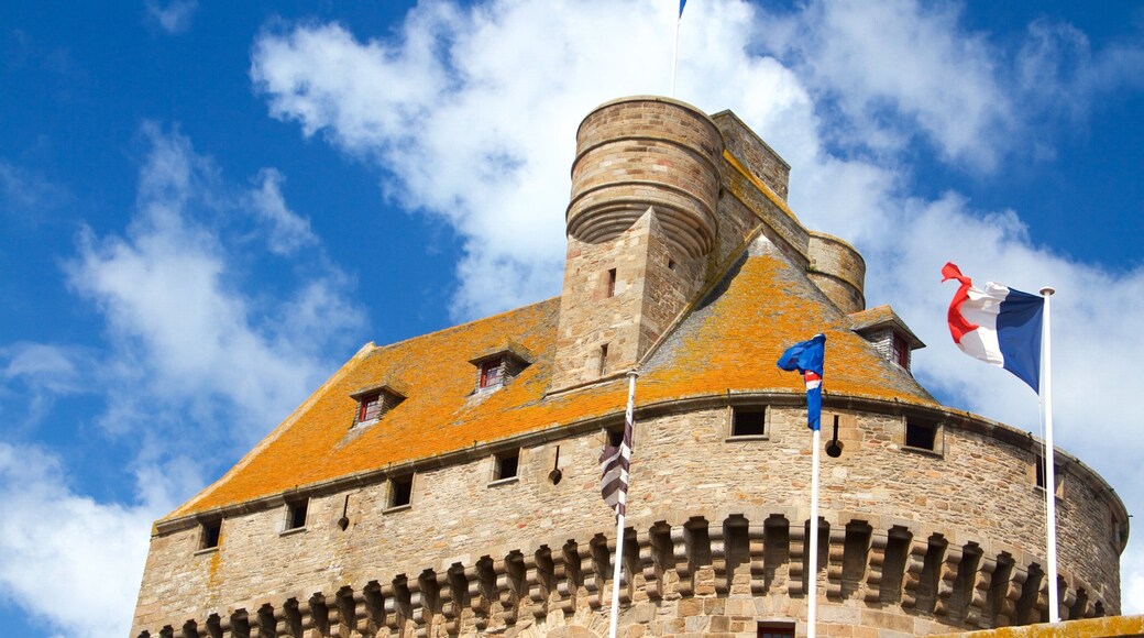 Musee d\'Histoire featuring heritage elements