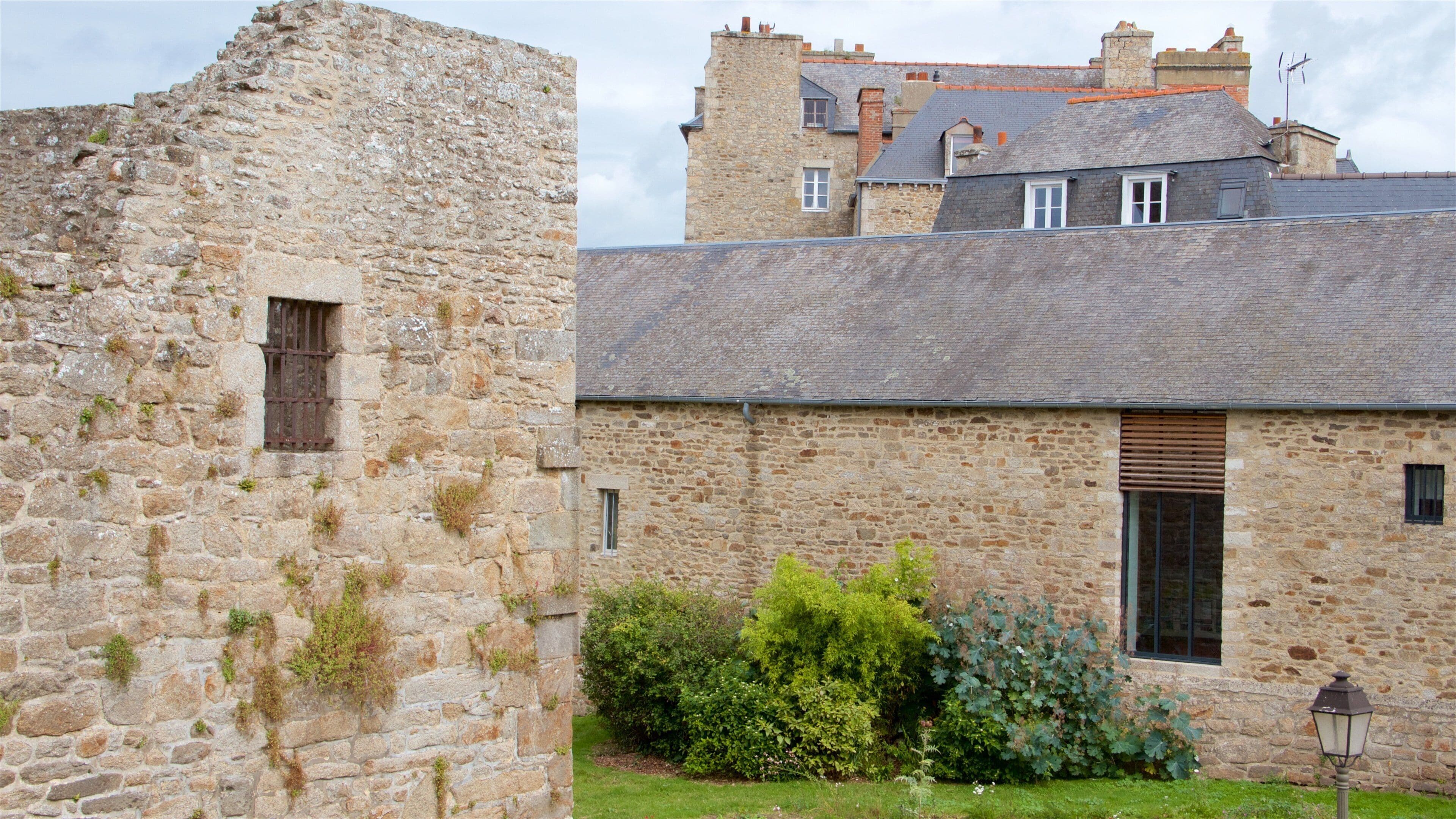 Chateau de Dinan featuring heritage elements