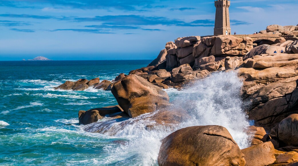Côtes de granit rose à Ploumanac'h en Bretagne, France.