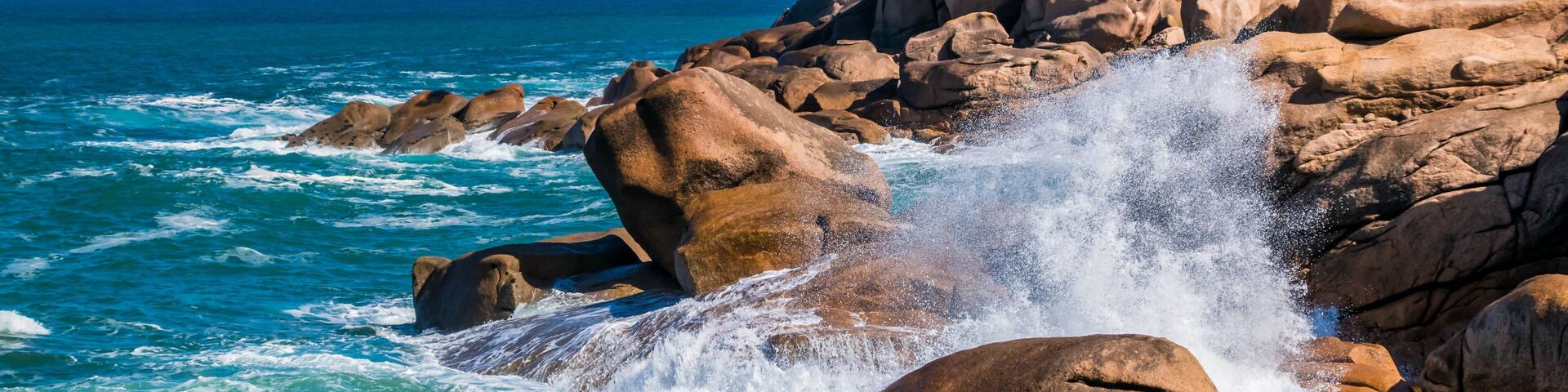 Côtes de granit rose à Ploumanac'h en Bretagne, France.