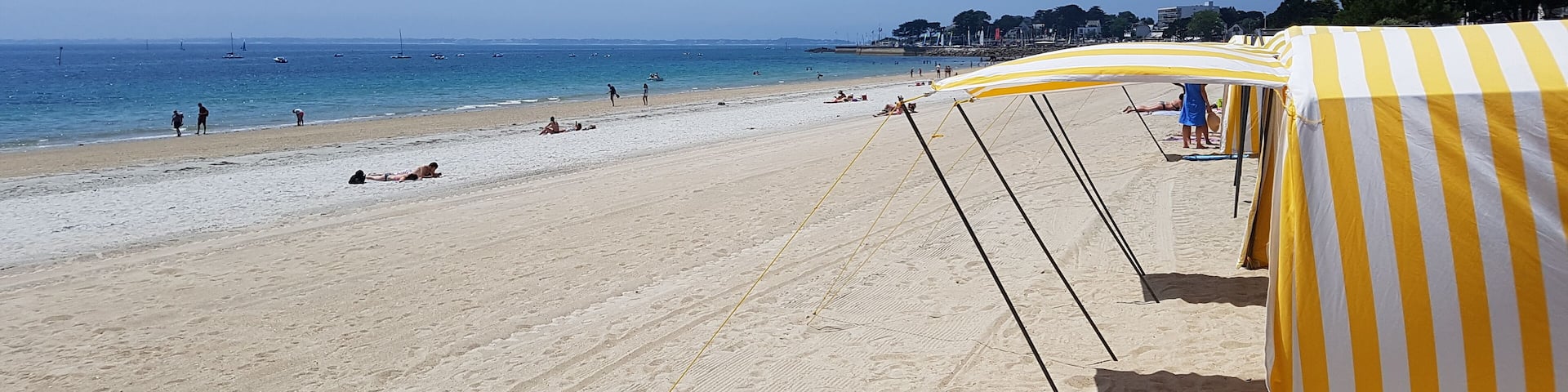 Carnac Beach cabin sun; Shutterstock ID 678557167; purchase_order: SP-1332 HA Batch 2 August 2018; Order: ; client: HomeAway; other: To be paid with HA budget