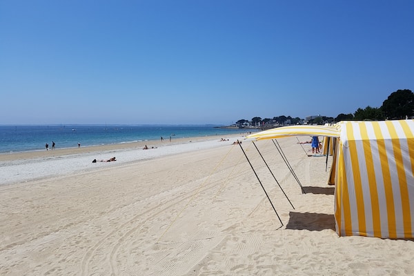 Carnac Beach cabin sun; Shutterstock ID 678557167; purchase_order: SP-1332 HA Batch 2 August 2018; Order: ; client: HomeAway; other: To be paid with HA budget