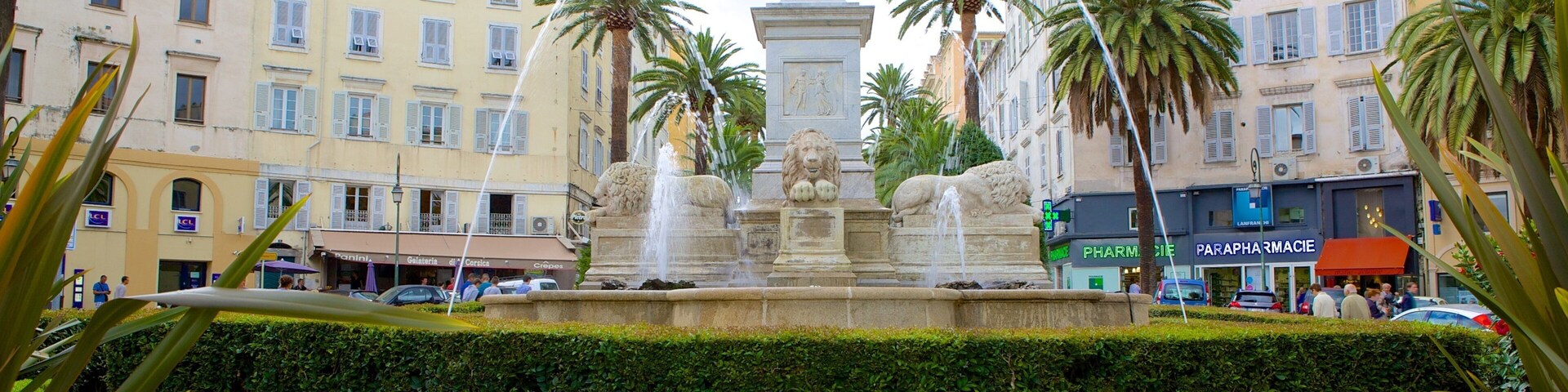 Place Foch which includes a park, a statue or sculpture and a fountain