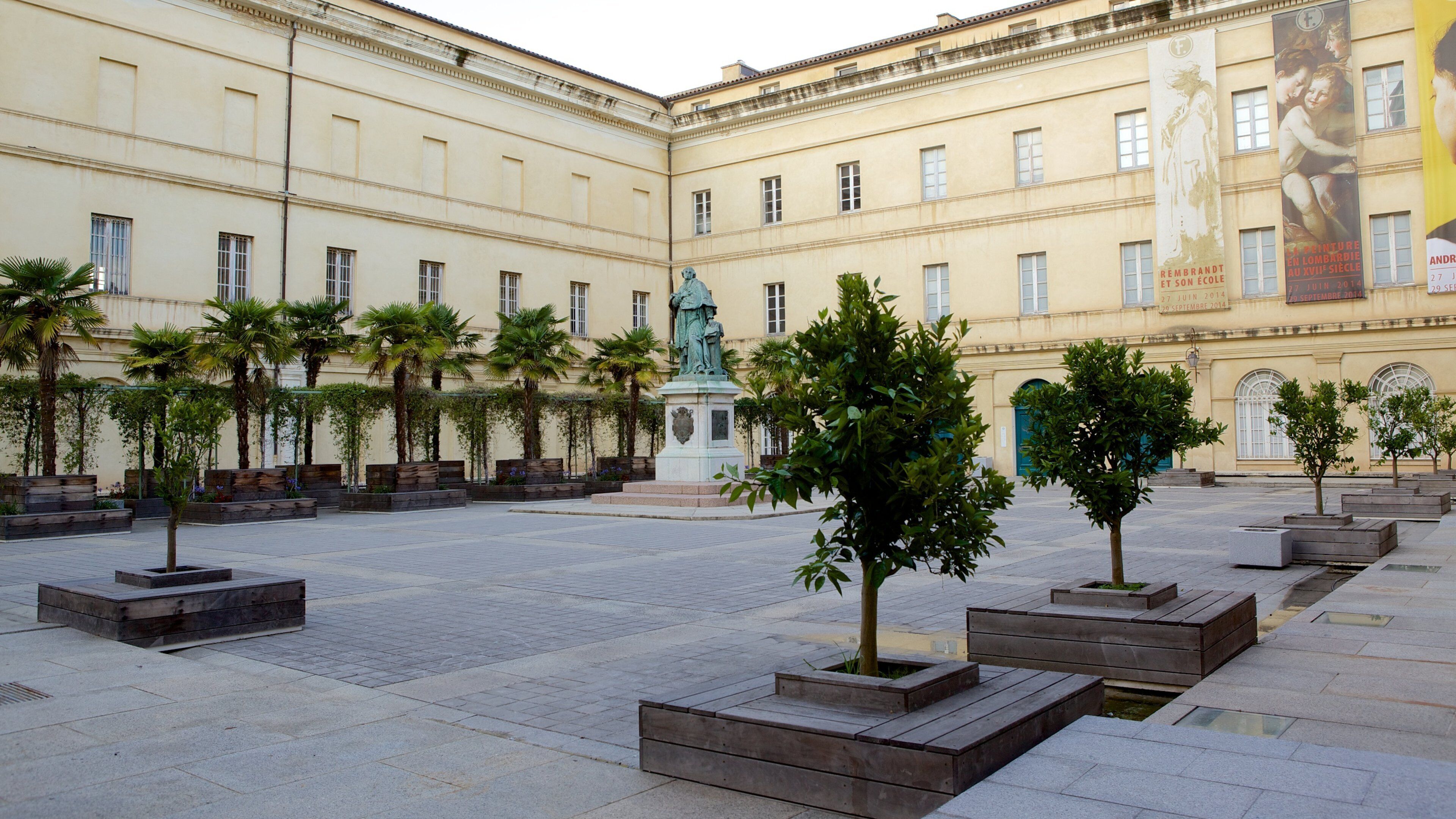 費希博物館 其中包括 廣場