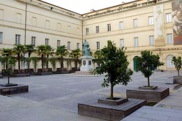 Musée Fesch mettant en vedette square ou place