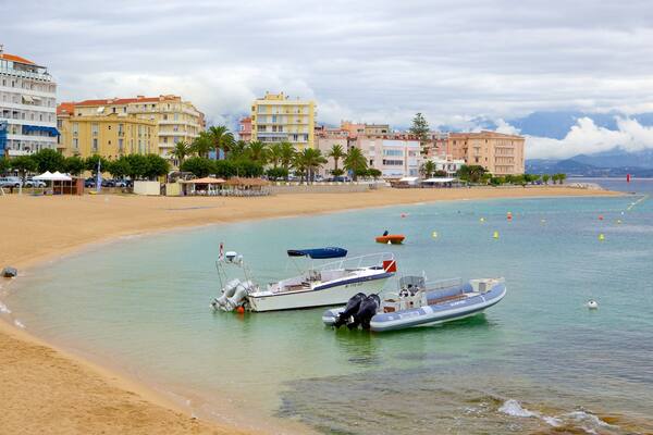 Plage Trottel das einen Küstenort und Strand