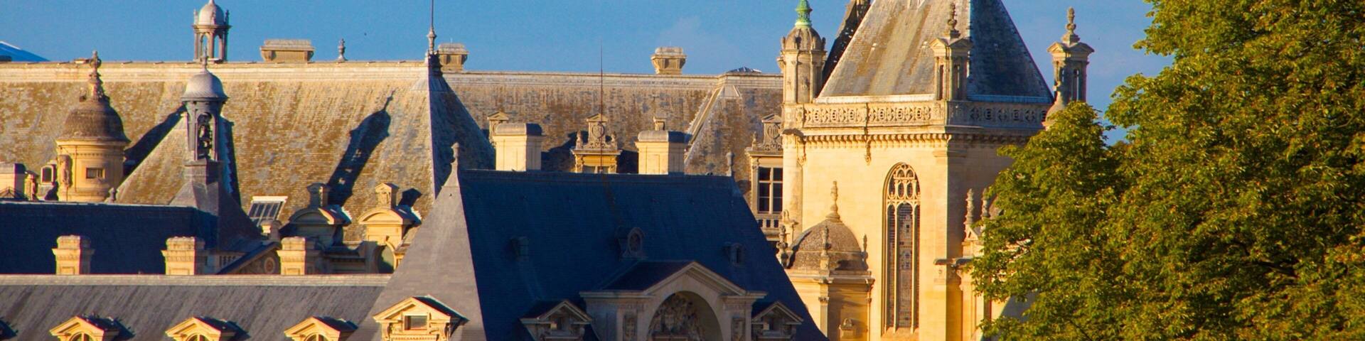 Chateau de Chantilly showing heritage architecture and heritage elements