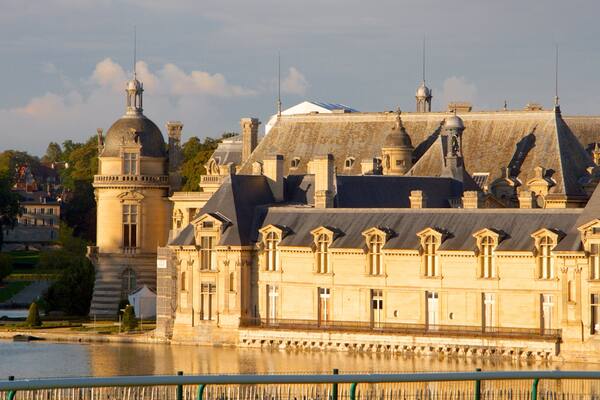 Chateau de Chantilly which includes heritage elements and heritage architecture