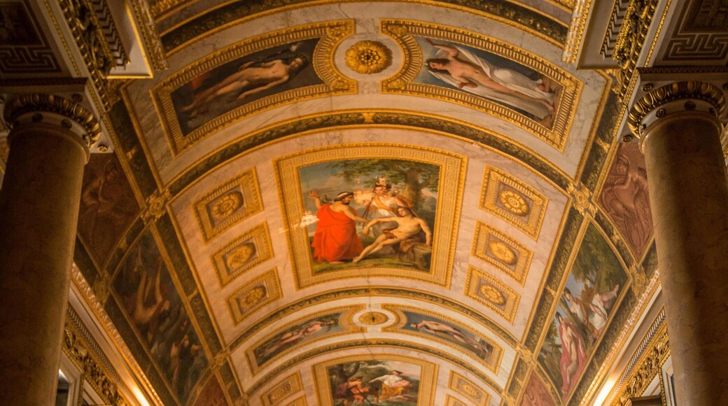 G3WK0D The library of Palace of Fontainebleau in France