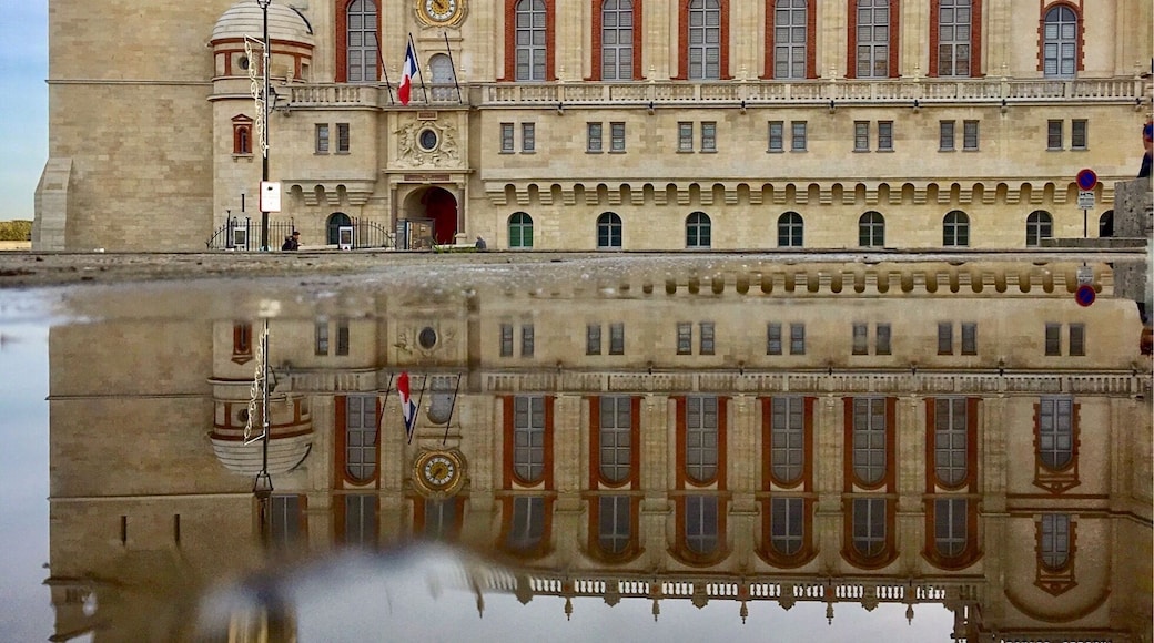 The Château de Saint-Germain-en-Laye is a royal palace in the commune of Saint-Germain-en-Laye, in the département of Yvelines, about 19 km west of Paris, France.
Today, it houses the musée d'Archéologie nationale (National Museum of Archaeology) with one of the most prestigious collection in the world.
#Reflections #france #saintgermainenlaye #lifeatexpedia #architecture
