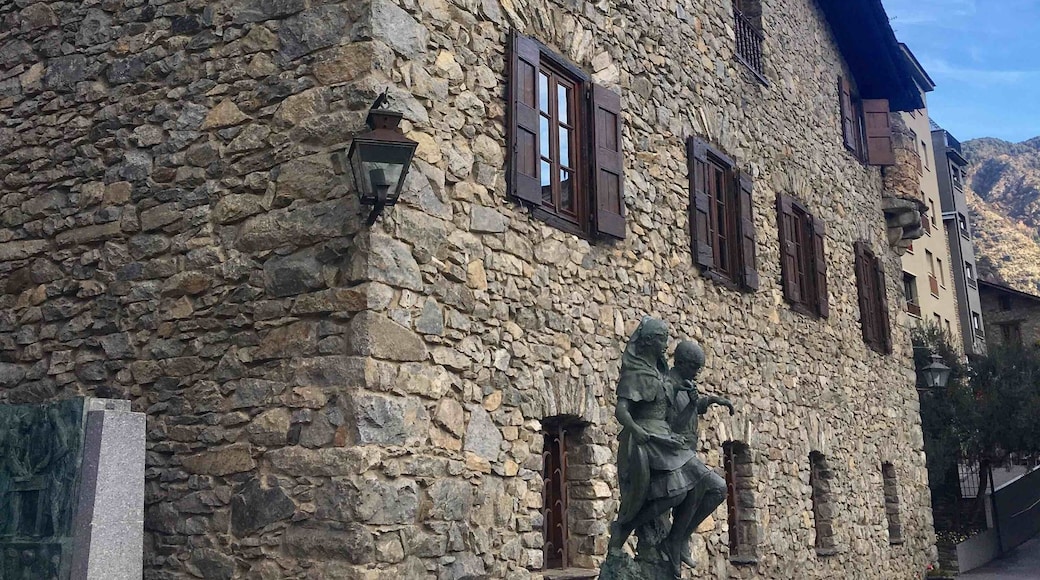 Old Andorran Parliament and Court House, Andorra La Vella. Built in 1580 as a fortress of the Busquet family.
More on Andorra:
https://wp.me/p7CVI8-1Mc
#andorra #andorralavella @andorralovers @andorraworld @goandorra #travel #traveling #travelling #mariadasstheworld @mariadasstheworld