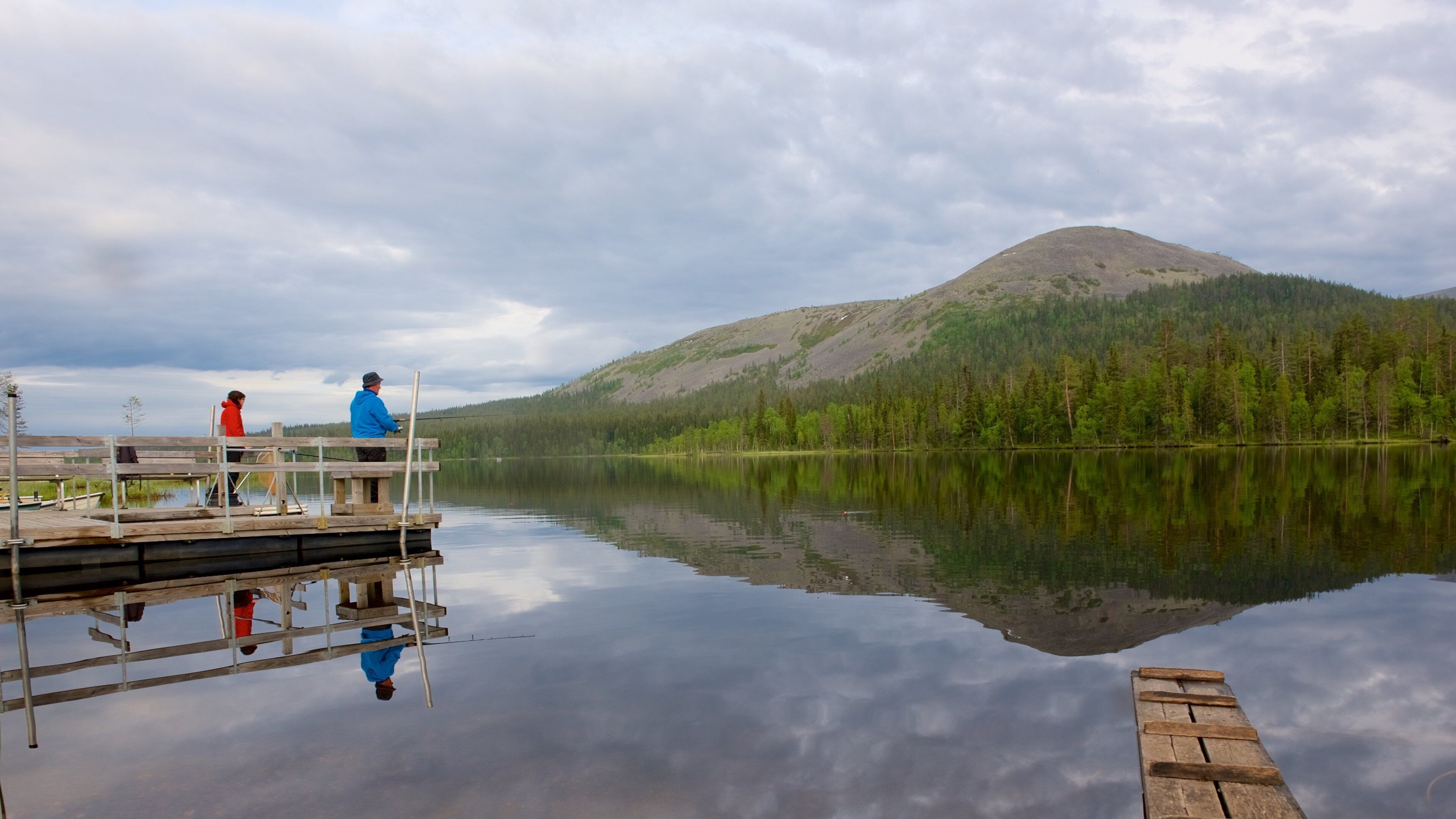 Pallas-Yllastunturi National Park showing a river or creek, mountains and tranquil scenes