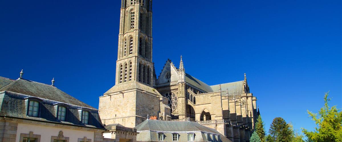 Limoges Cathedral featuring heritage architecture and a church or cathedral