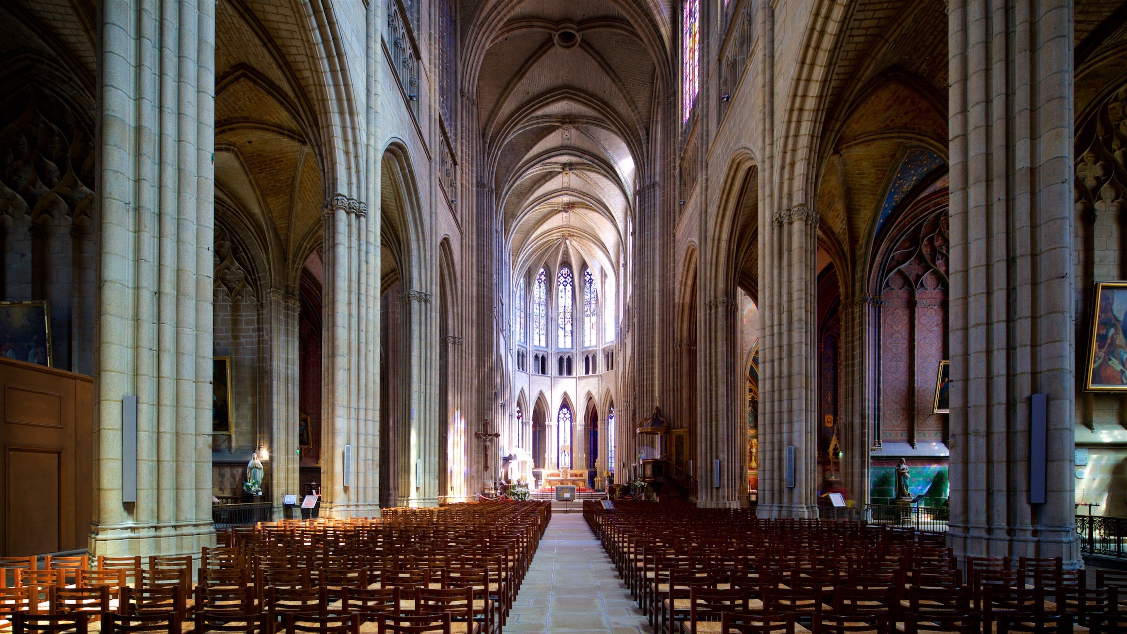 Cathédrale de Limoges qui includes église ou cathédrale, vues intérieures et patrimoine historique