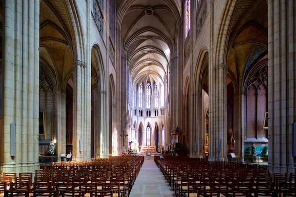 Kathedrale Saint-Ătienne in Limoges mit einem Kirche oder Kathedrale, Geschichtliches und Innenansichten