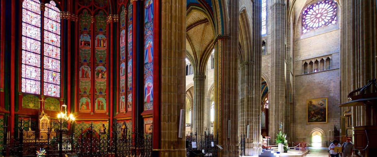 Catedral de Limoges que incluye vistas de interior, una iglesia o catedral y elementos patrimoniales
