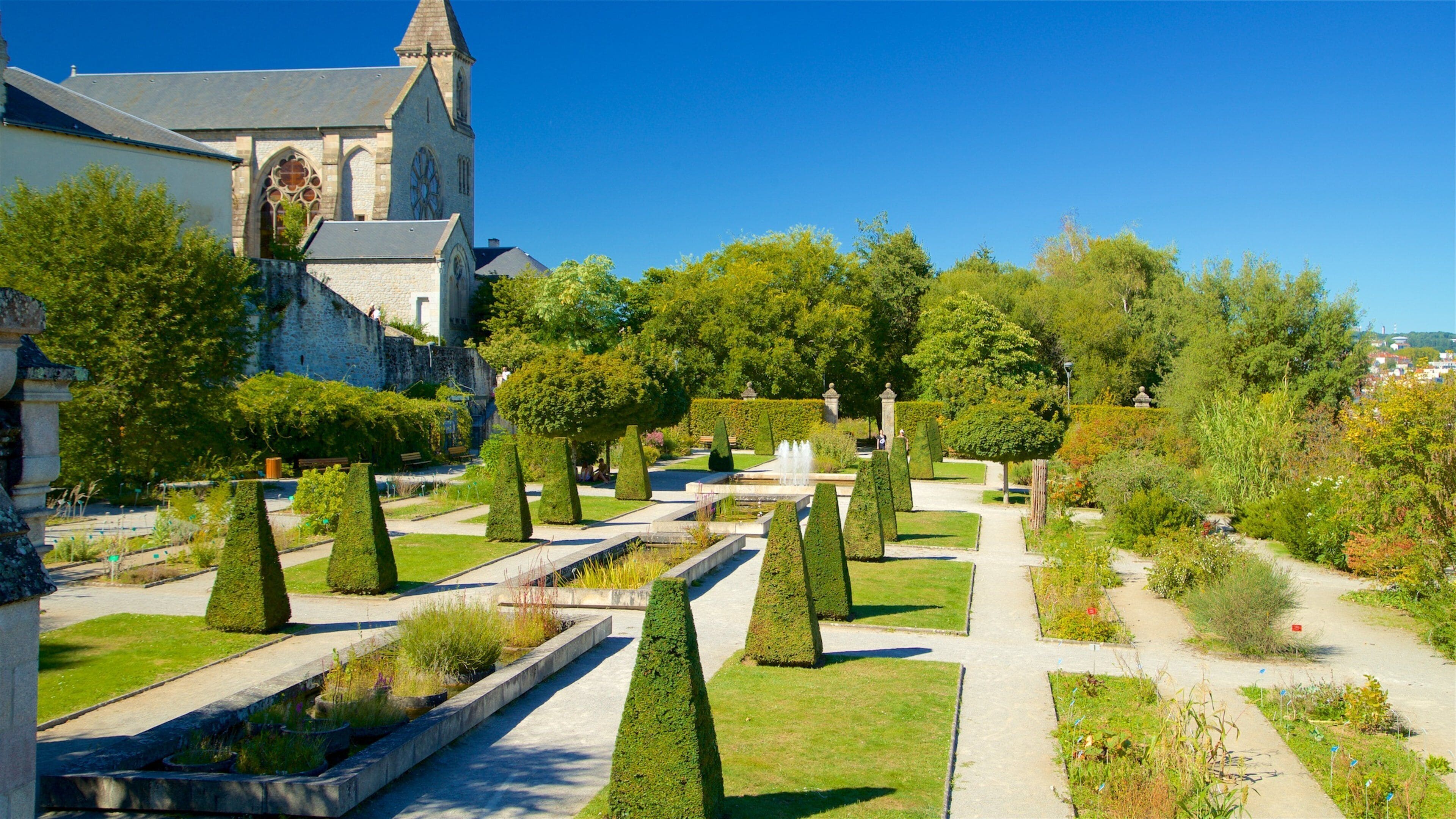 Jardin de l\'Eveche featuring heritage elements, a park and a church or cathedral