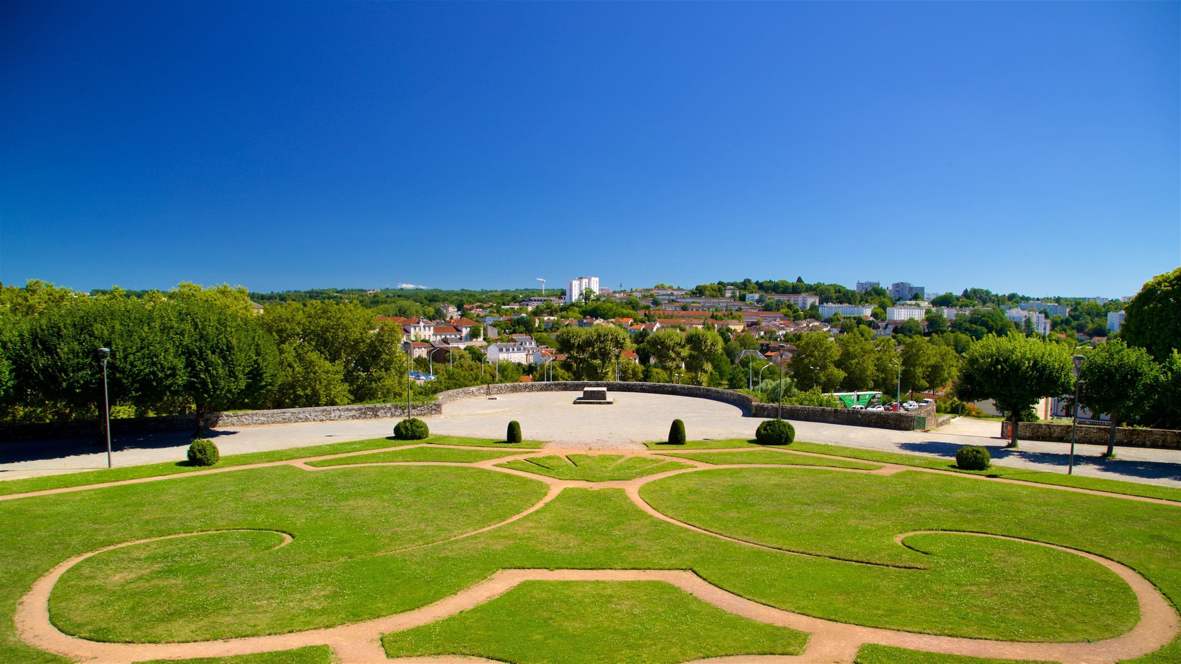 Jardin de l\'Eveche featuring landscape views and a garden
