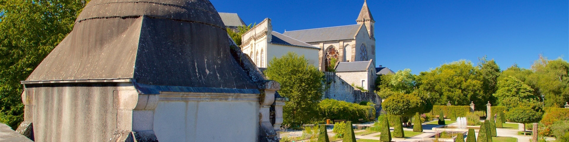 Jardin de l\'Eveche which includes heritage elements, a church or cathedral and a garden