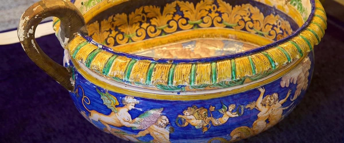 Musée National Adrien Dubouche ofreciendo elementos patrimoniales y arte