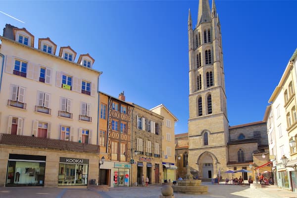 Eglise Saint-Michel-des-Lions montrant square ou place et patrimoine architectural