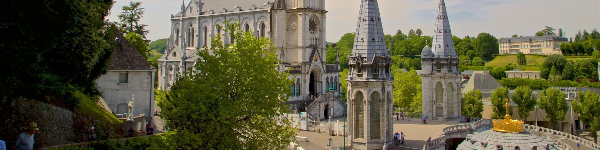 Basilique de l\'Immaculée-Conception qui includes église ou cathédrale et patrimoine architectural