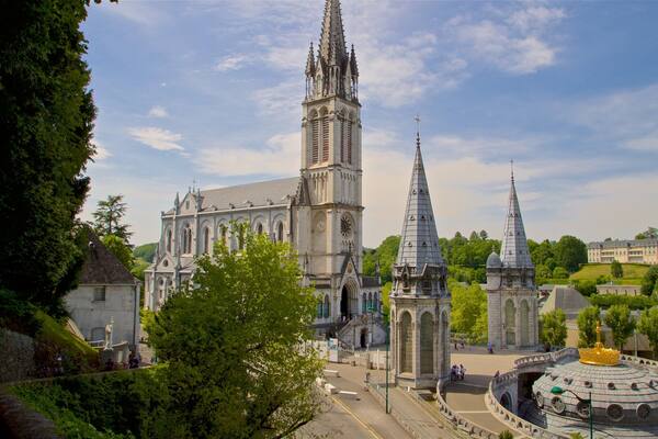 Notre-Dame de l\'Immaculee-Conception showing heritage architecture and a church or cathedral