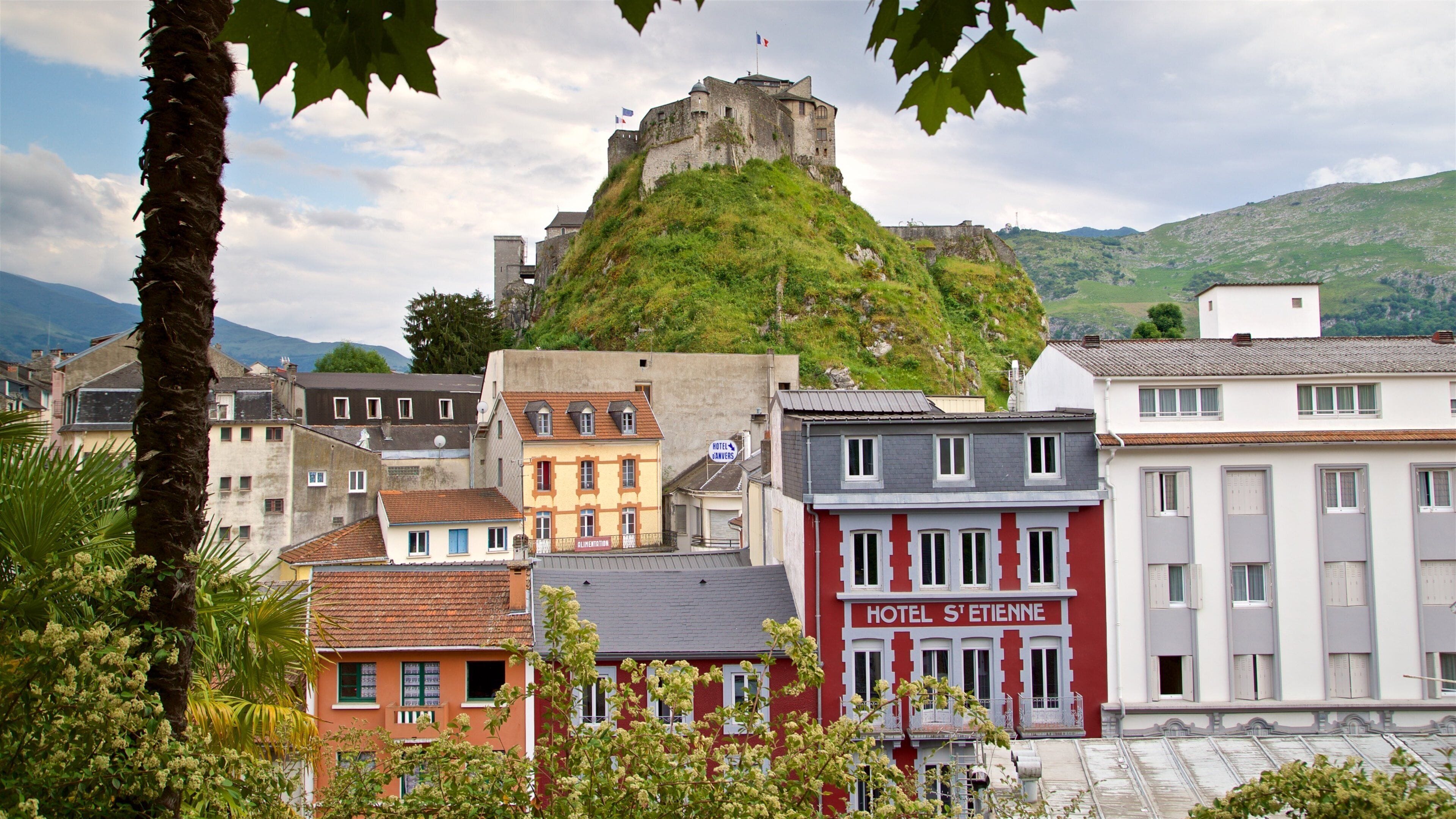 Chateau Fort Pyreneen Museum which includes military items and heritage architecture