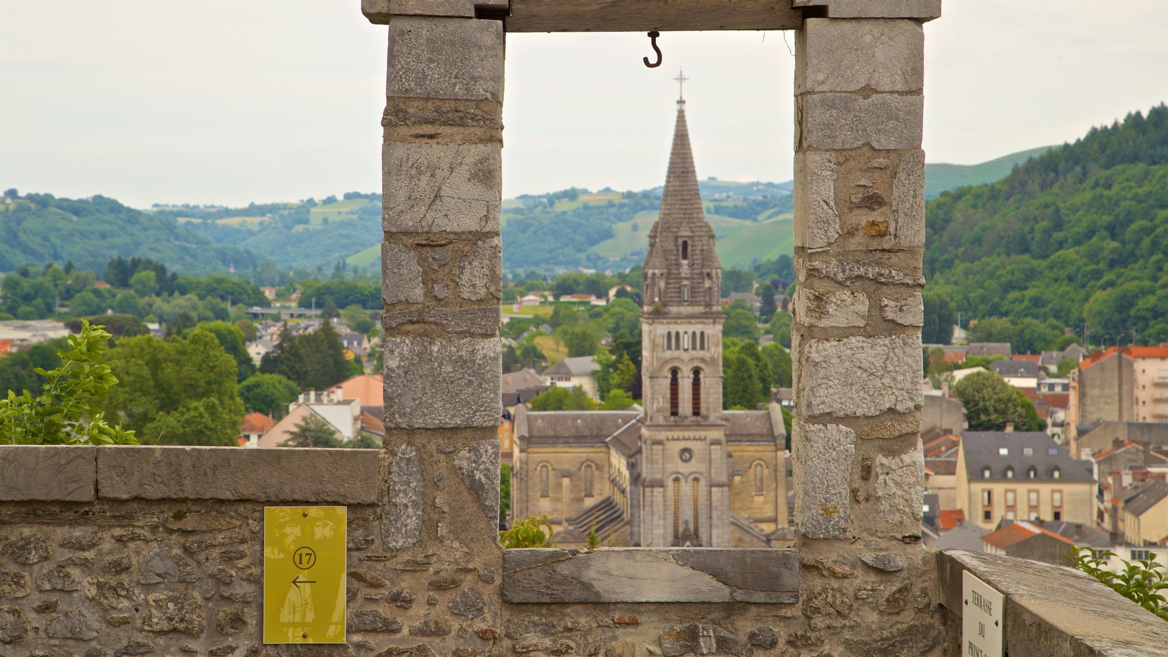 Château Fort Musée Pyrénéen caratteristiche di architettura d\'epoca, vista e paesaggi rilassanti