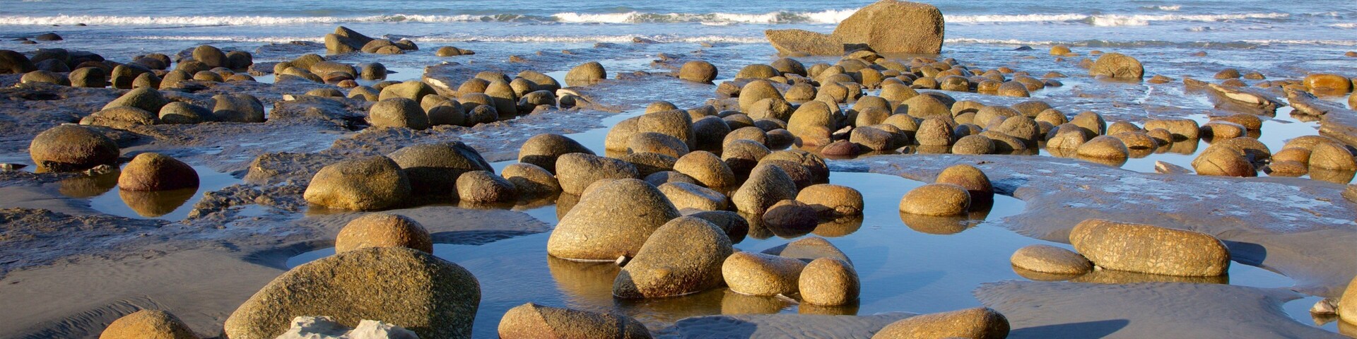 Cape Foulwind showing rocky coastline and waves