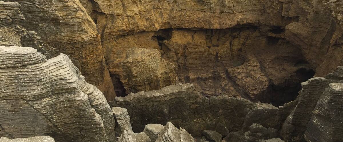 Awesome lime stone formations from over 30 million years ago - Pancake Rocks