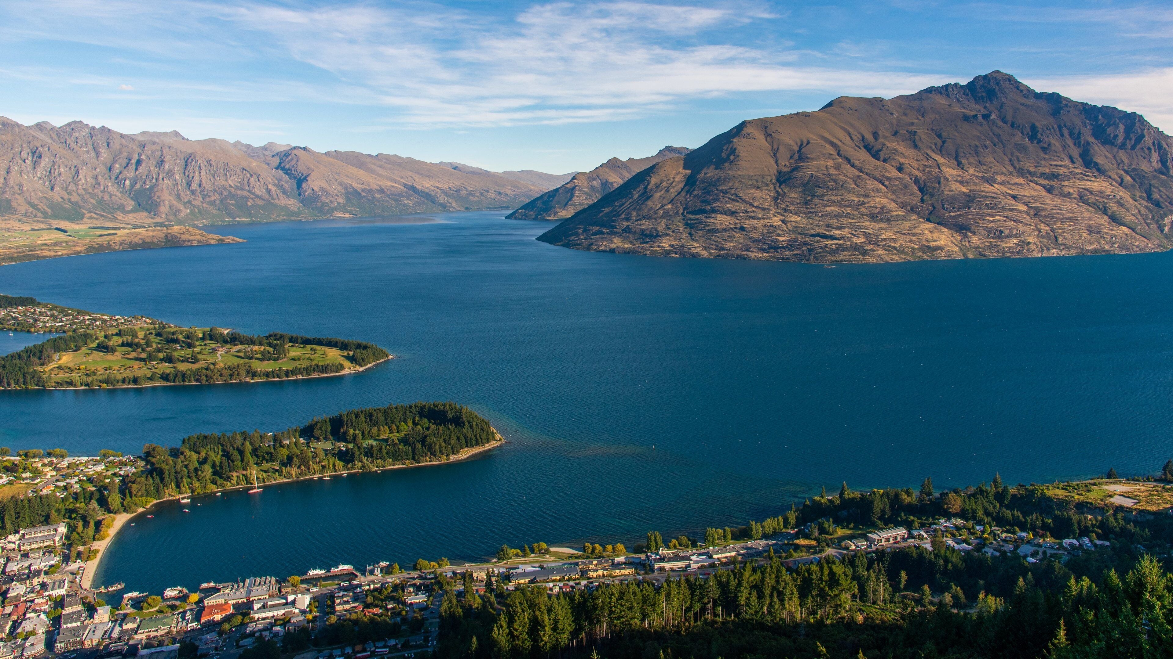 Bob\'s Peak which includes a lake or waterhole, landscape views and mountains