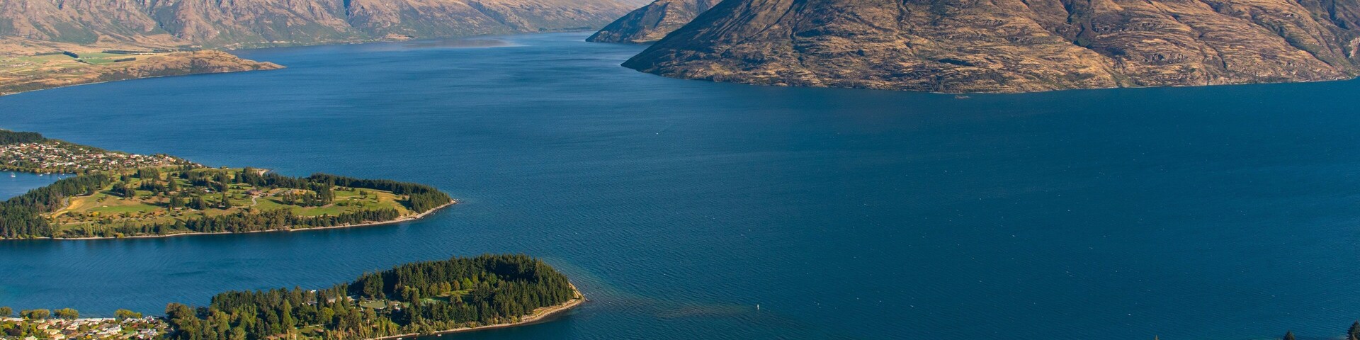 Bob\'s Peak which includes a lake or waterhole, landscape views and mountains