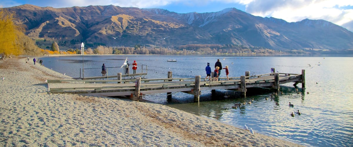 Lac Wanaka montrant plage, panoramas et lac ou étang