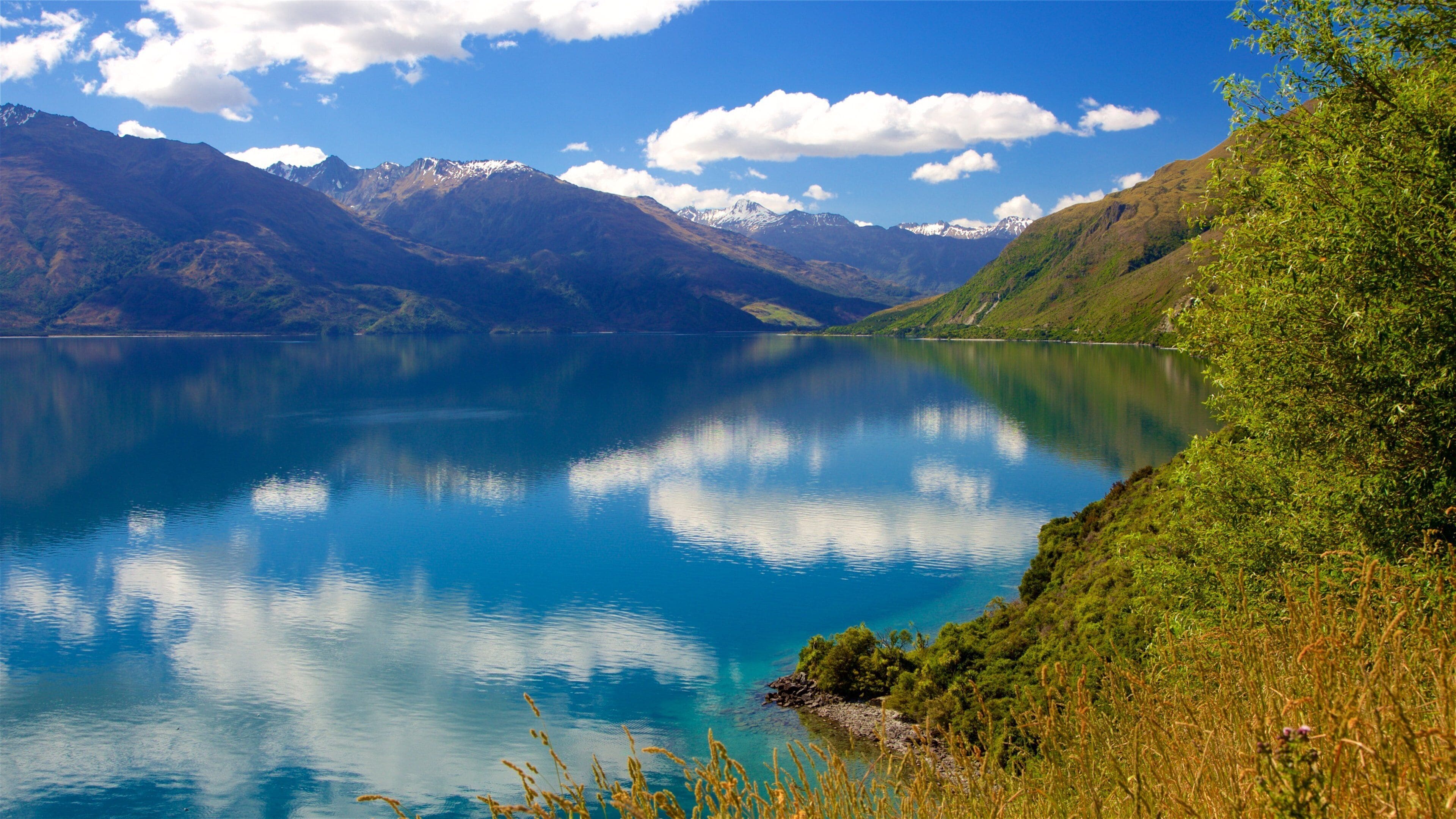 Lake Wanaka showing landscape views, a lake or waterhole and tranquil scenes